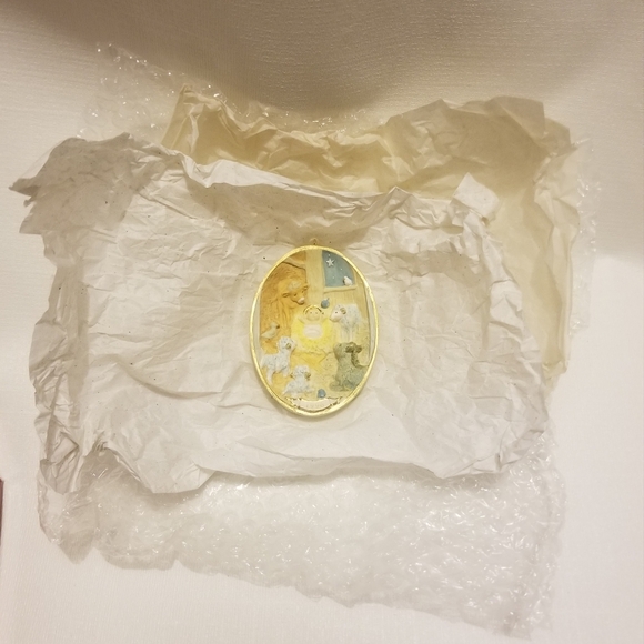 EUC 1996 Welcome Him Hallmark Keepsake ornament w original box - Picture 5 of 7